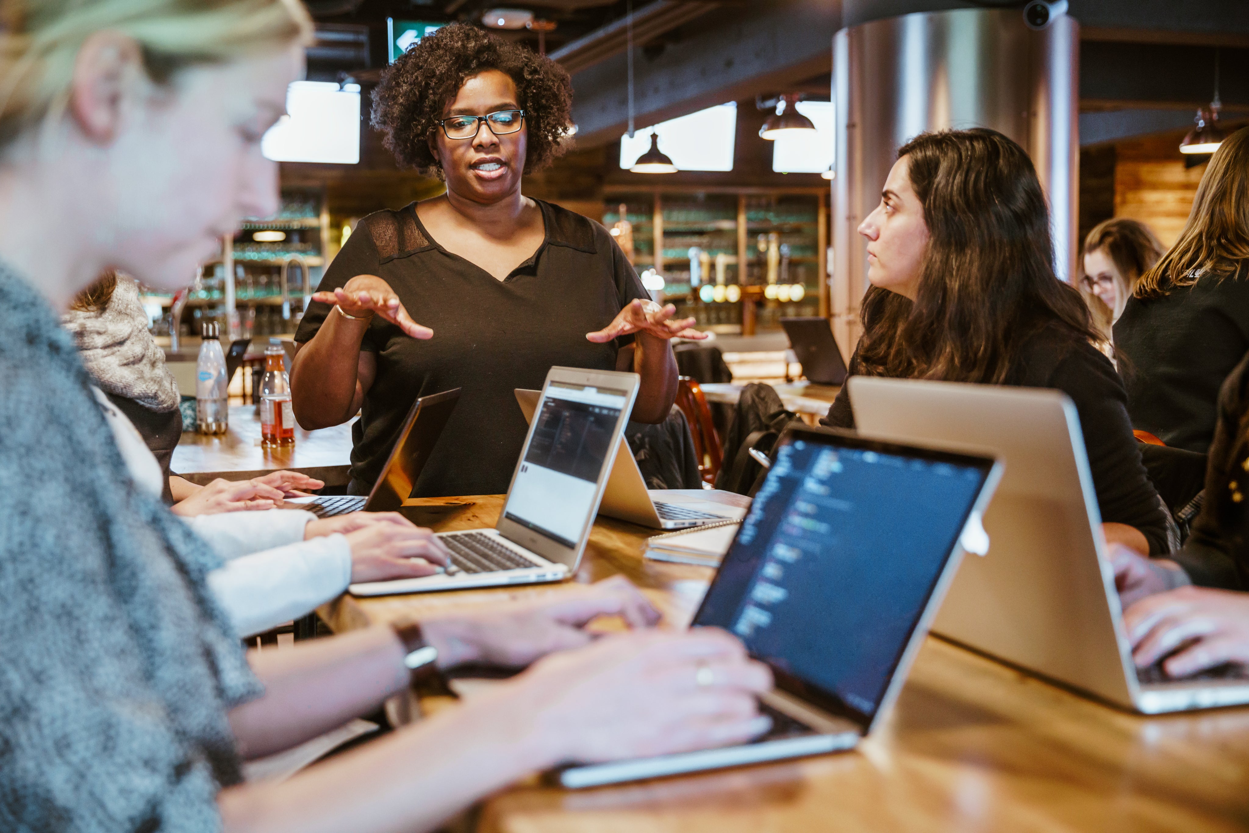 woman-instructing-on-laptop.jpg